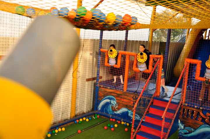 גלריית מאחורי הדבש – תמונה 351