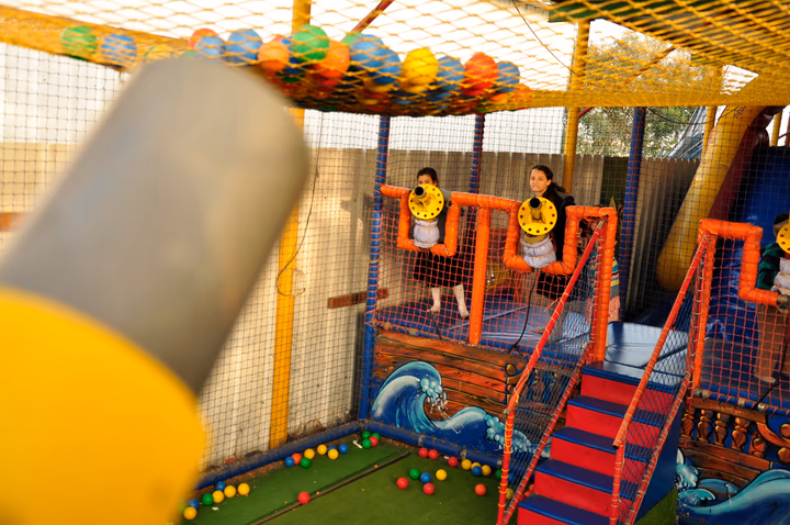 גלריית מאחורי הדבש – תמונה 230