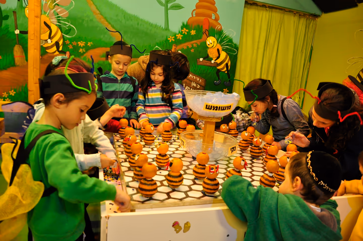 גלריית מאחורי הדבש – תמונה 74