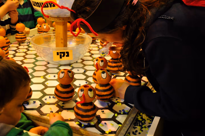 גלריית מאחורי הדבש – תמונה 337