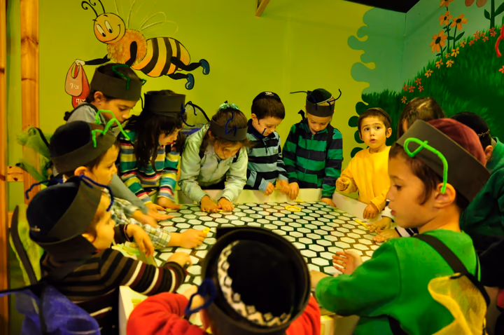 גלריית מאחורי הדבש – תמונה 90