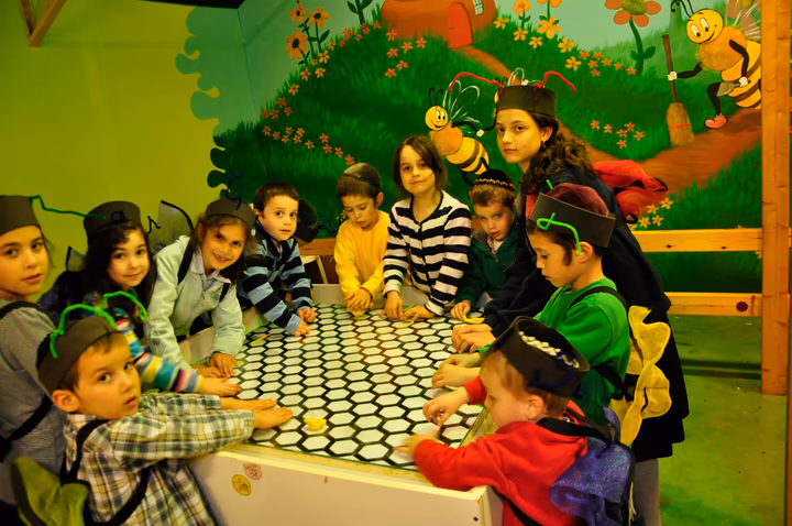 גלריית מאחורי הדבש – תמונה 432