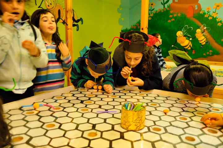 גלריית מאחורי הדבש – תמונה 130