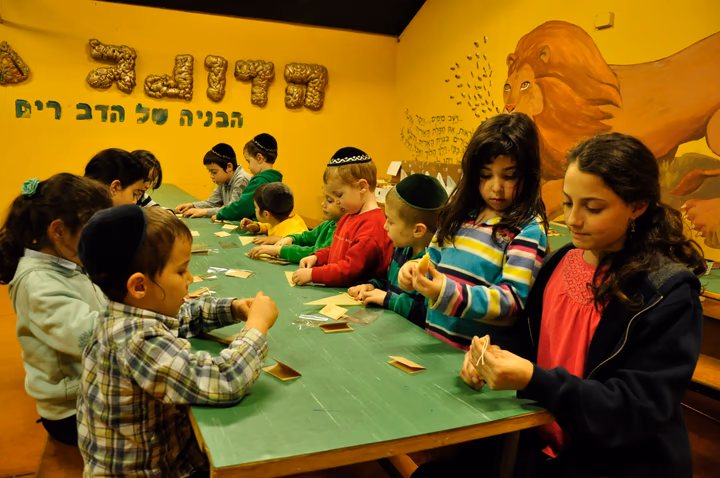 גלריית מאחורי הדבש – תמונה 361