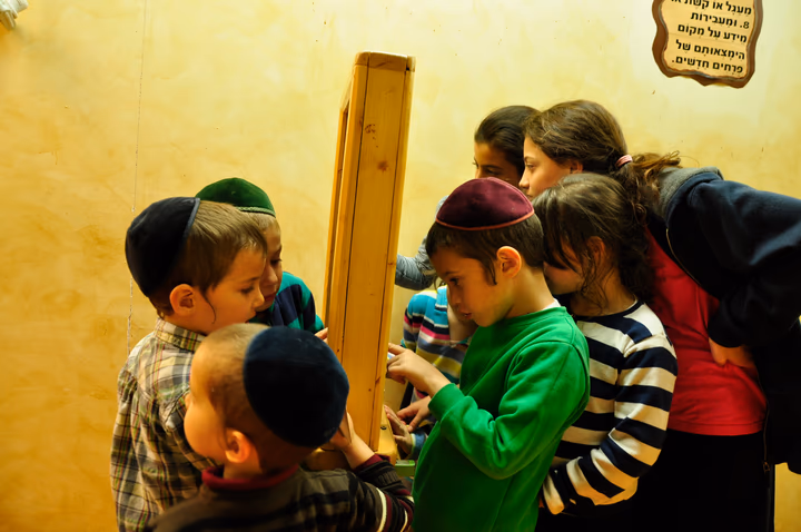 גלריית מאחורי הדבש – תמונה 180