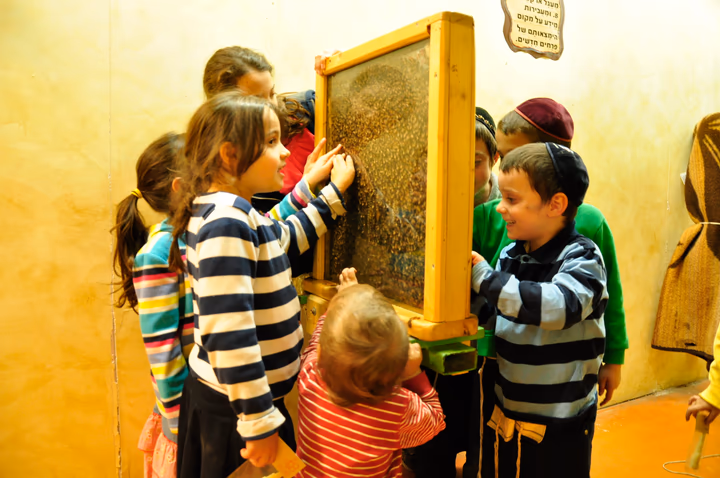 גלריית מאחורי הדבש – תמונה 428