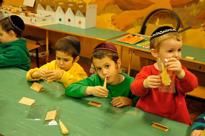 סרטון הצצה לפעילות יצירת נר מדונג